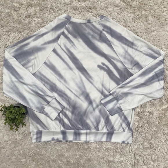 Boutique Tie Dye Lightweight Sweatshirt ๐ White & Gray - Picture 4 of 11